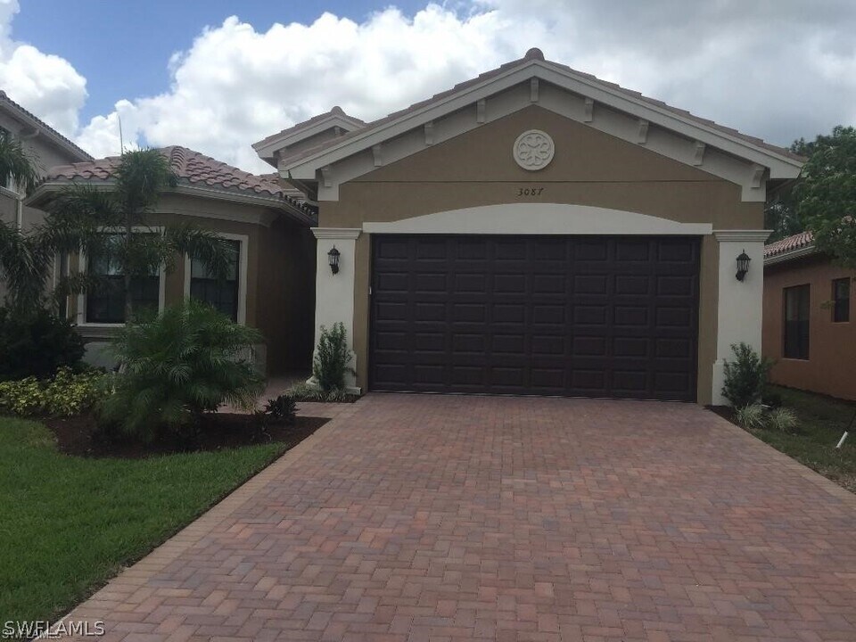 3087 Hudson Ter in Naples, FL - Building Photo