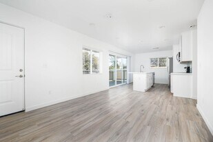 835-837 W 3rd Ave in Escondido, CA - Building Photo