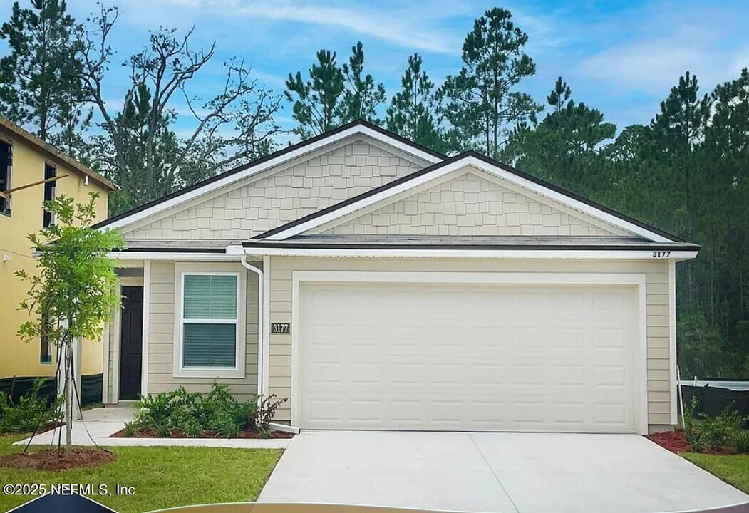 3177 Rustic Deer Wy in Green Cove Springs, FL - Foto de edificio