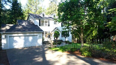 5998 McCormick Woods Dr SW in Port Orchard, WA - Building Photo - Building Photo