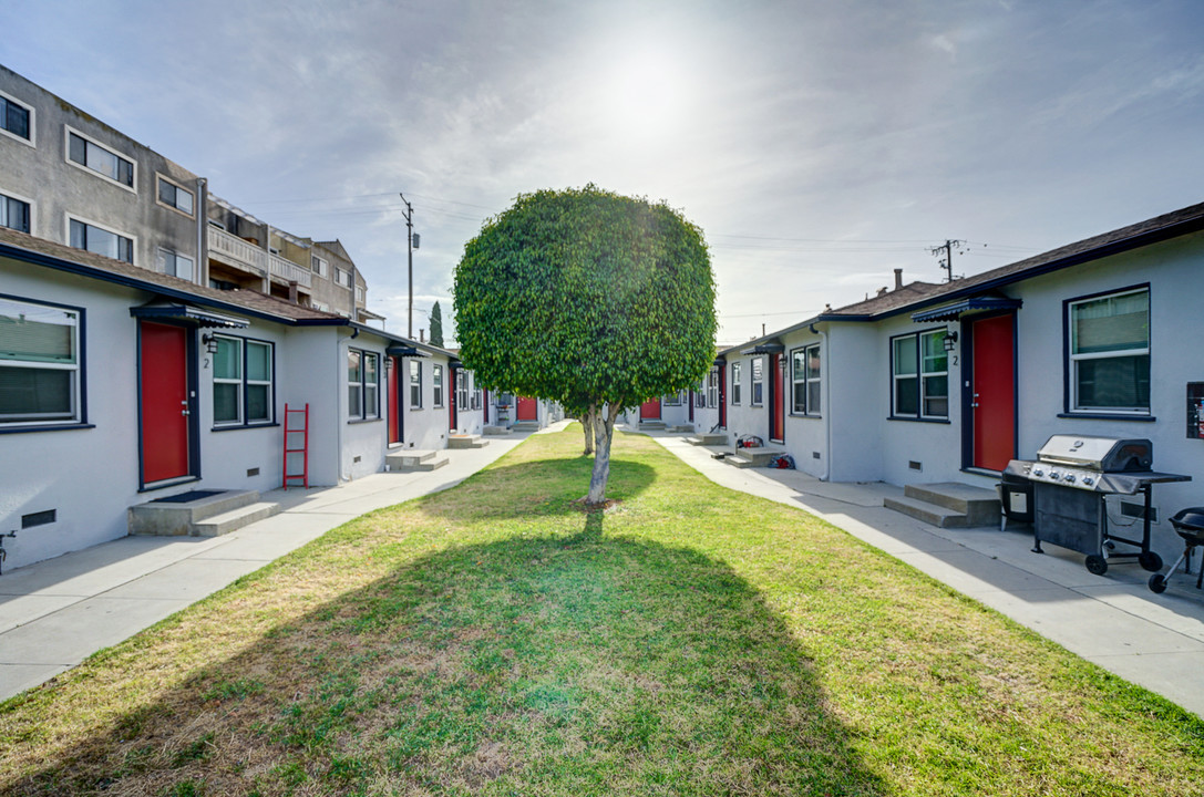 1741-1749 Cedar Ave in Long Beach, CA - Building Photo