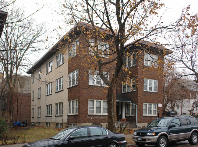 1411 W 32nd St in Minneapolis, MN - Building Photo - Building Photo