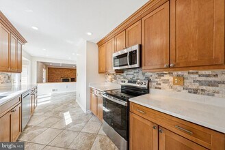 6245 Windward Dr in Burke, VA - Building Photo - Building Photo