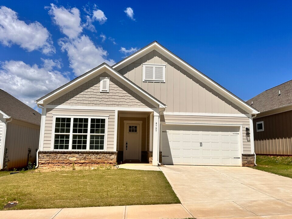 4727 Anise Cir in Sherrills Ford, NC - Building Photo