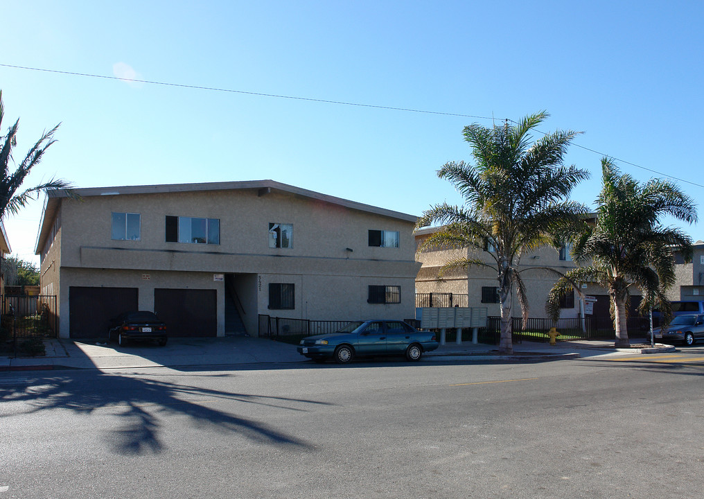 5411 Perkins Rd in Oxnard, CA - Foto de edificio