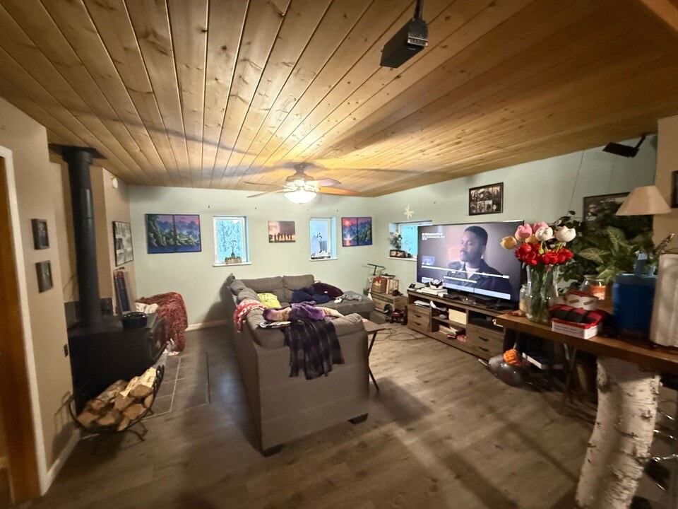 1189 Aztec Rd in North Pole, AK - Building Photo
