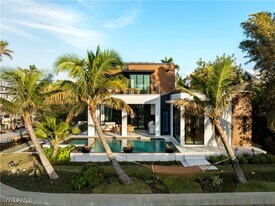 1100 Sandpiper St in Naples, FL - Building Photo