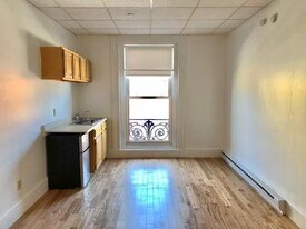 405 Beacon St, Unit 10 in Boston, MA - Building Photo
