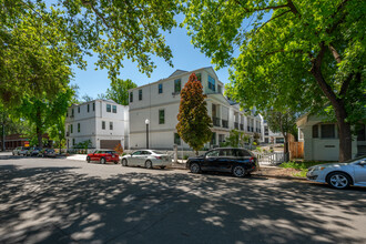 Albright Village in Sacramento, CA - Building Photo - Building Photo