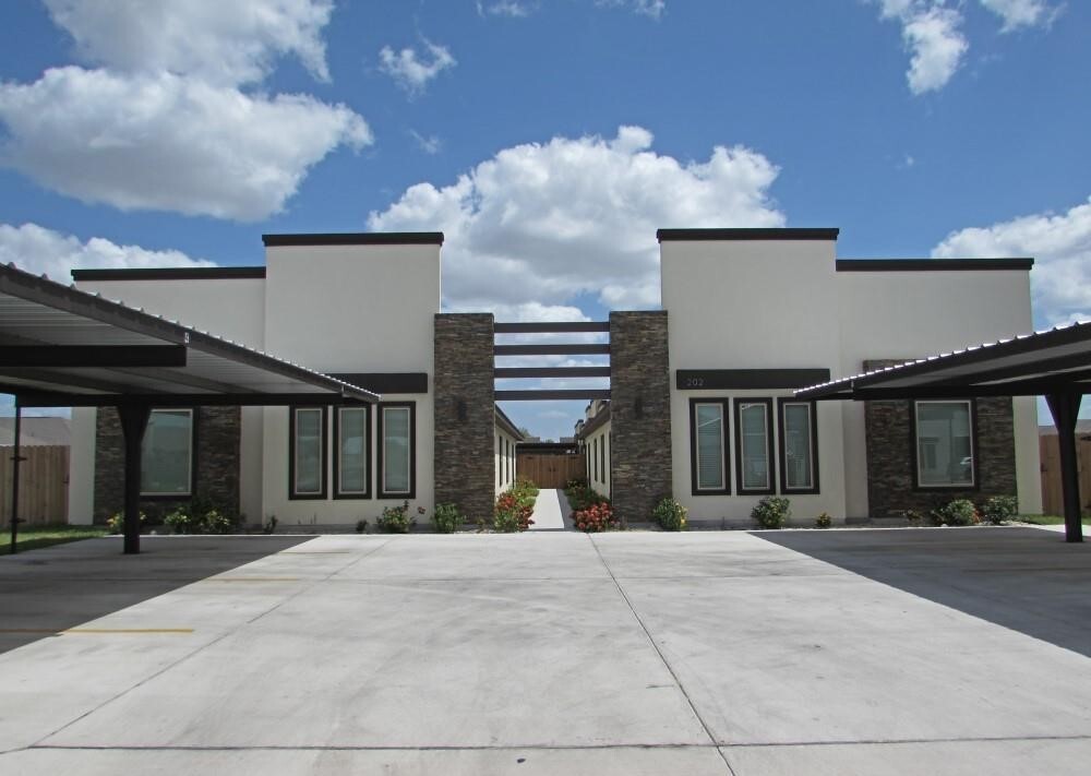 202 Fig Dr, Unit 1 in Edinburg, TX - Foto de edificio