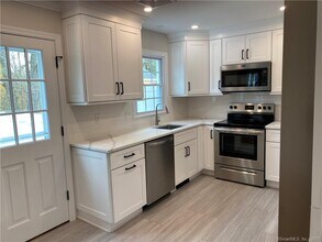 138 Millport Ave in New Canaan, CT - Building Photo - Building Photo