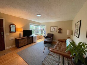 7007 N Columbia Way in Portland, OR - Building Photo - Building Photo