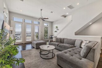 2114 Sabine St in Houston, TX - Foto de edificio - Building Photo