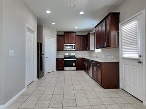 5343 Marsh Ln in Buda, TX - Building Photo - Building Photo