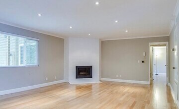 11337 Nebraska Ave, Unit 105 in Los Angeles, CA - Building Photo - Building Photo