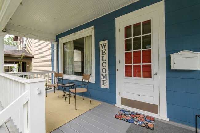 523 W College Ave in Waukesha, WI - Foto de edificio - Building Photo