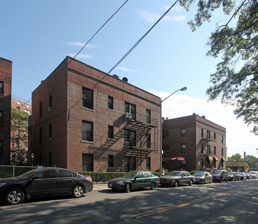 Sussex Building in Jamaica, NY - Building Photo