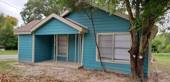 901 N Hamlett St in Athens, TX - Building Photo