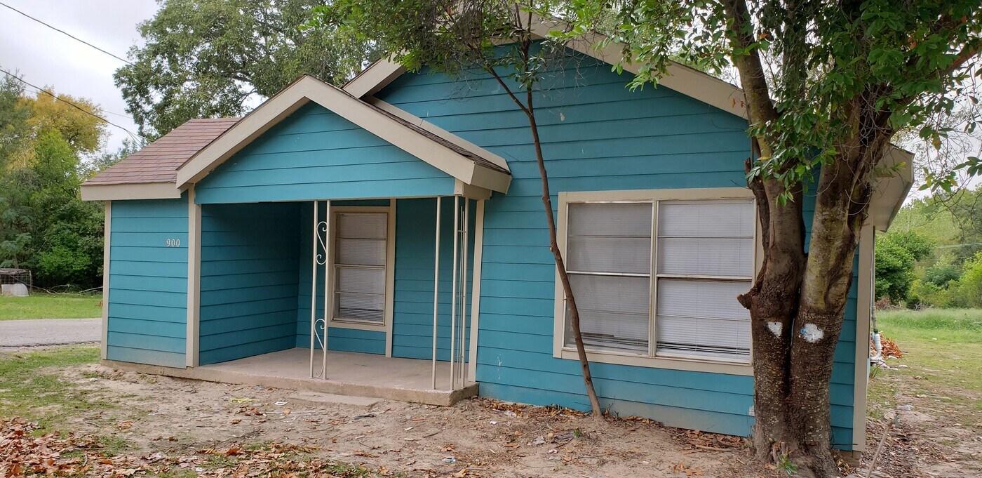901 N Hamlett St in Athens, TX - Foto de edificio