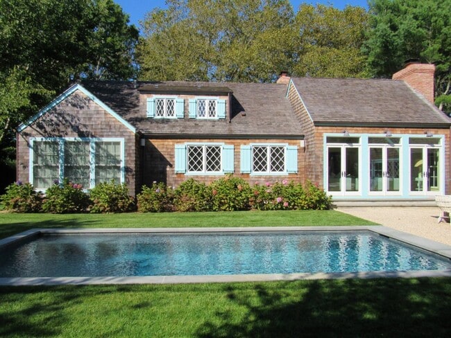 75 Mill Hill Ln in East Hampton, NY - Foto de edificio - Building Photo