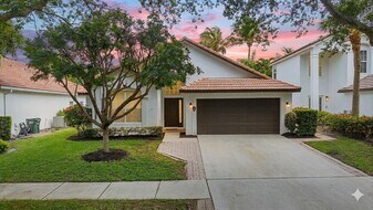 981 Delray Lakes Dr in Delray Beach, FL - Building Photo