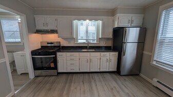 85 Brayton Ave, Unit 1 in Fall River, MA - Building Photo