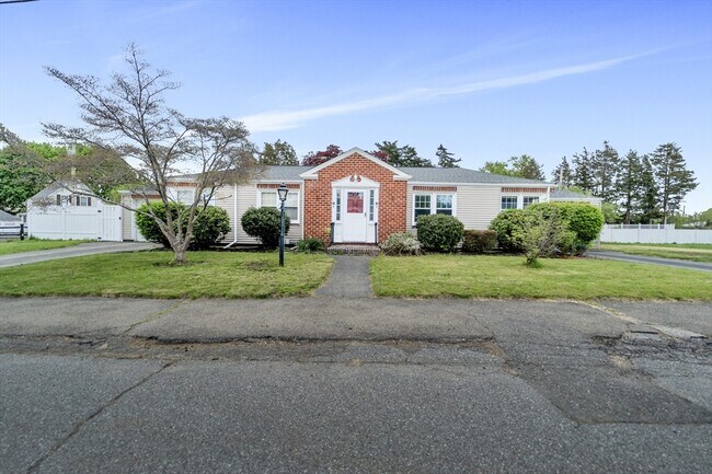 8 Greystone Ave in Haverhill, MA - Building Photo - Building Photo