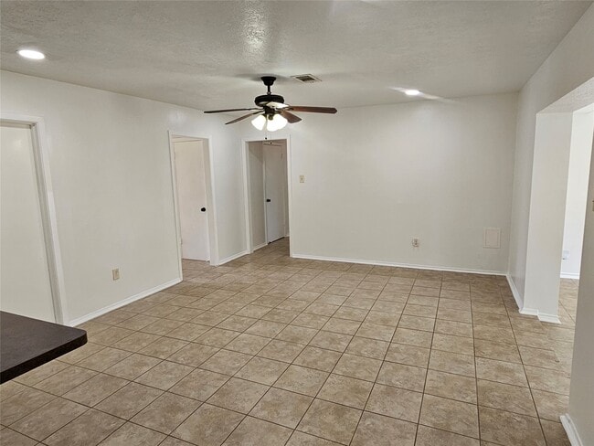 4214 Ember Ln in Deer Park, TX - Building Photo - Building Photo