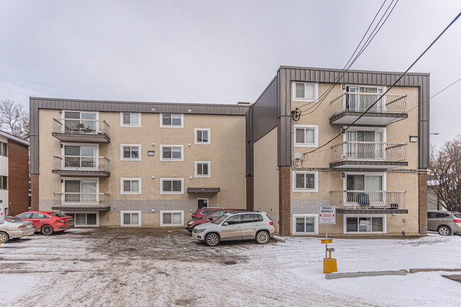 9911 85 Av NW in Edmonton, AB - Building Photo - Building Photo