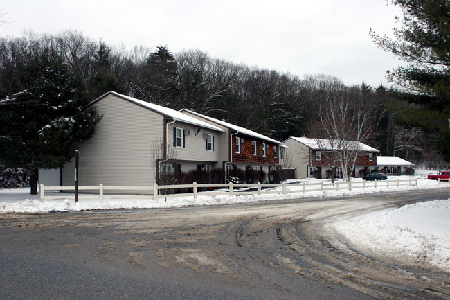 The Village at Killingly in Dayville, CT - Foto de edificio - Building Photo