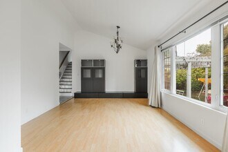 1057 Iris Ave in Sunnyvale, CA - Building Photo - Building Photo