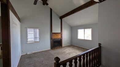 7209 W 56th Ter in Merriam, KS - Foto de edificio - Building Photo