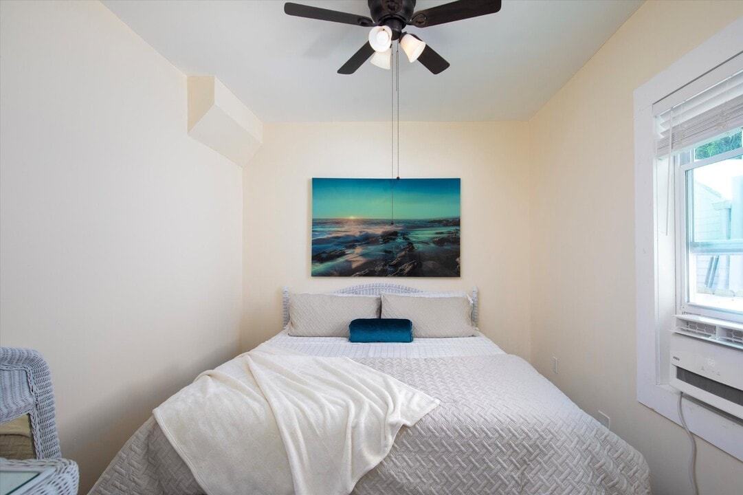 1104 Grinnell St, Unit Grinnell 2 in Key West, FL - Building Photo