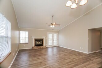 7351 Camberwood Dr in Indianapolis, IN - Foto de edificio - Building Photo