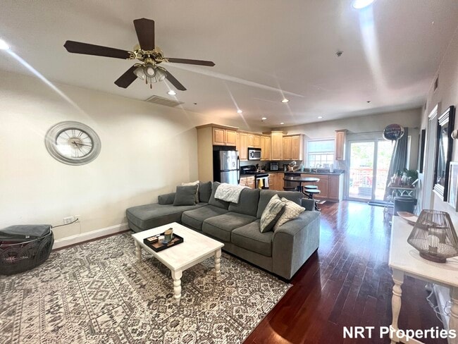 661 Bennington St, Unit 2