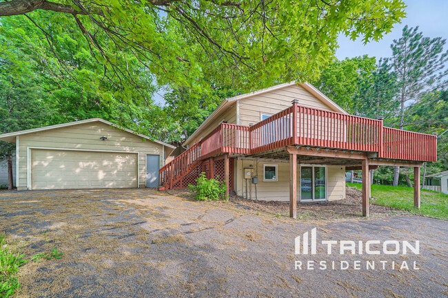 4512 Montgomery Rd in Mound, MN - Building Photo - Building Photo