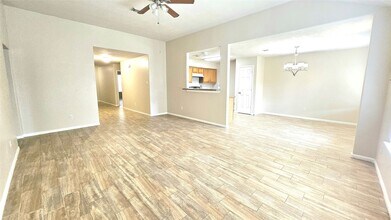 7011 Biton Dr in Houston, TX - Building Photo - Building Photo