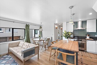 450 Ruby St in Laguna Beach, CA - Building Photo - Building Photo