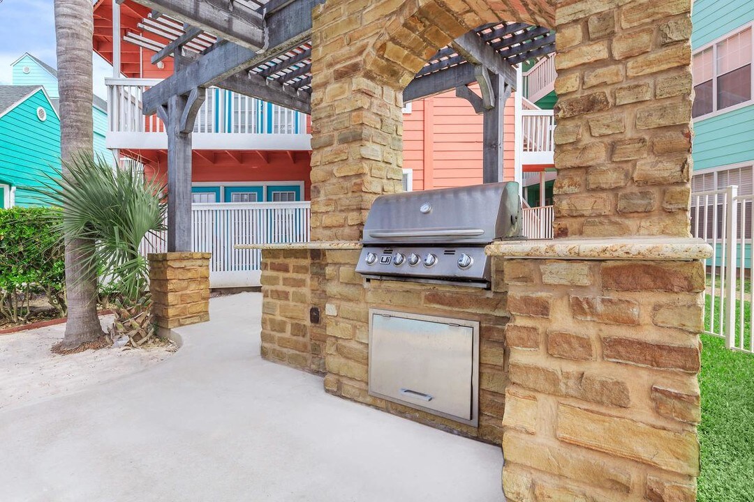Residence at West Beach in Galveston, TX - Building Photo