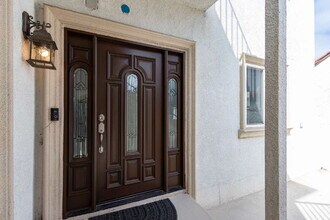 1217 S Longwood Ave in Los Angeles, CA - Building Photo - Building Photo