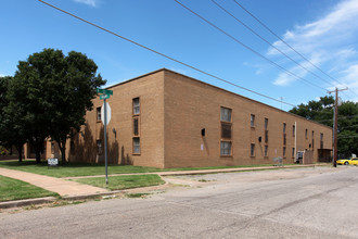 La Fonda Apartments in Enid, OK - Building Photo - Building Photo