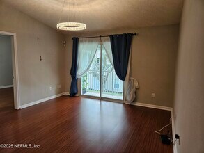 7036 Deer Lodge Cir in Jacksonville, FL - Foto de edificio - Building Photo