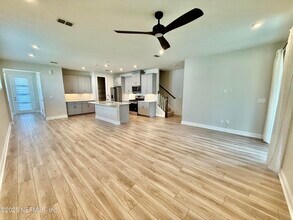 14164 Backbarrier Rd in Jacksonville, FL - Building Photo - Building Photo