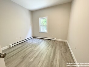170 Bolton St, Unit 1 in Boston, MA - Building Photo - Building Photo