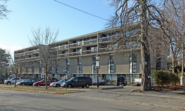 454 Centre St S in Oshawa, ON - Building Photo - Primary Photo