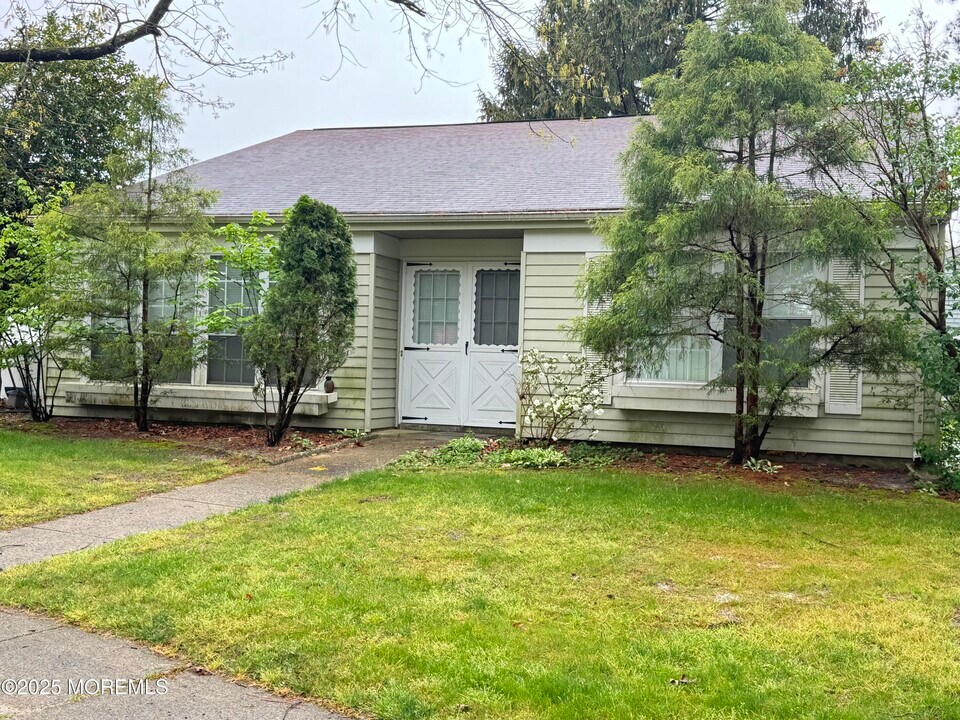 561B Malvern Ct in Manchester Township, NJ - Building Photo