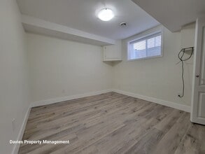 5911-152A 152A Ave NW in Edmonton, AB - Building Photo - Building Photo