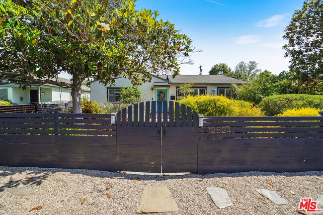 12524 Martha St in Los Angeles, CA - Building Photo - Building Photo