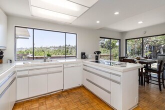 7774 Via Capri in La Jolla, CA - Building Photo - Building Photo