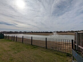 7147 Playa Nte. Dr in Grand Prairie, TX - Foto de edificio - Building Photo